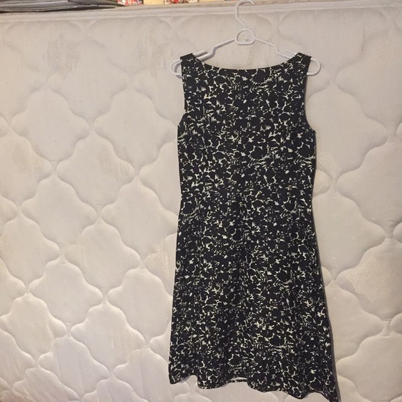 Ann Taylor size 8 summer dress - Picture 2 of 3